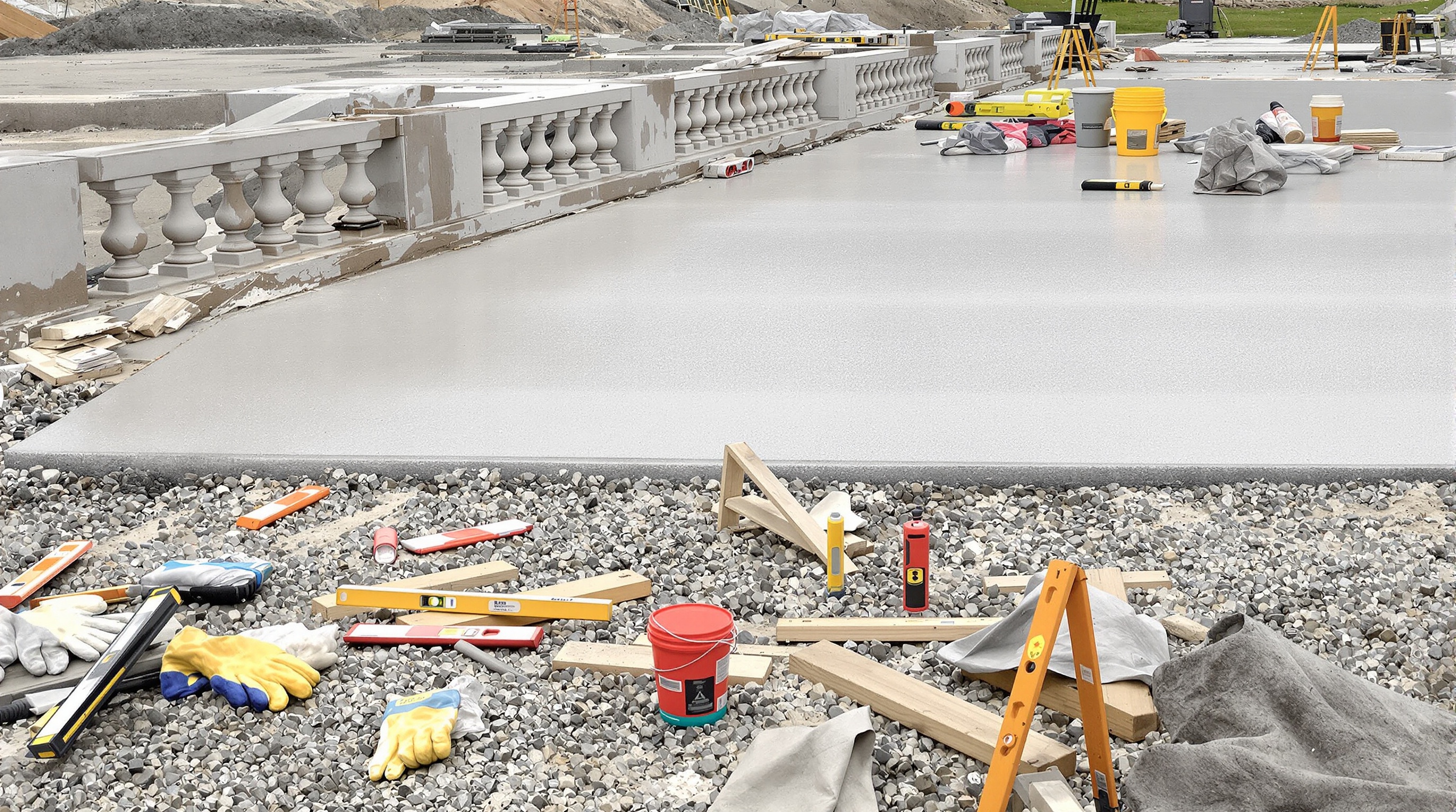Chantier préparation pose balustres béton