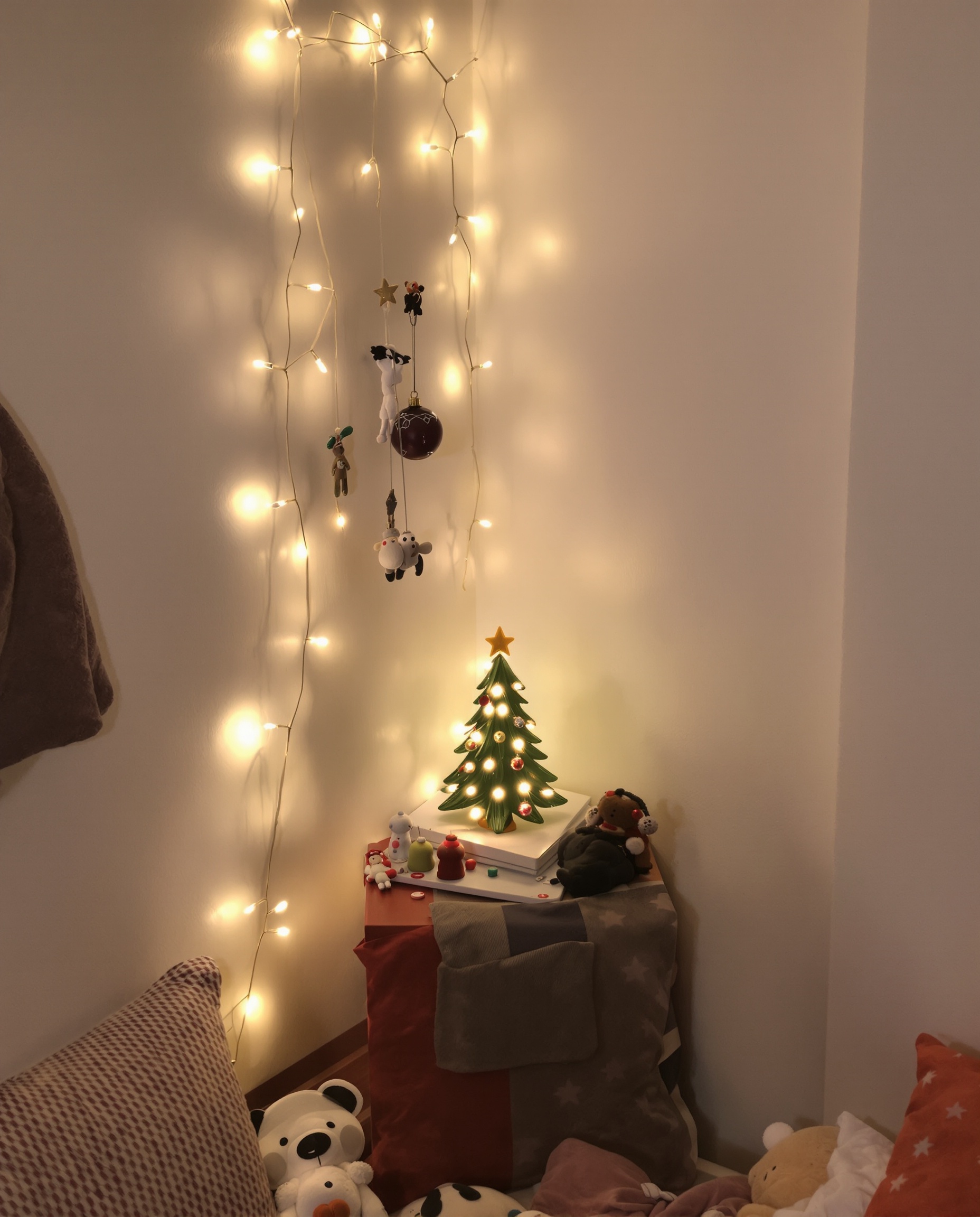 chambre petit coin noel veilleuse sapin enfant calendrier avent deco improvisation bricolage festif