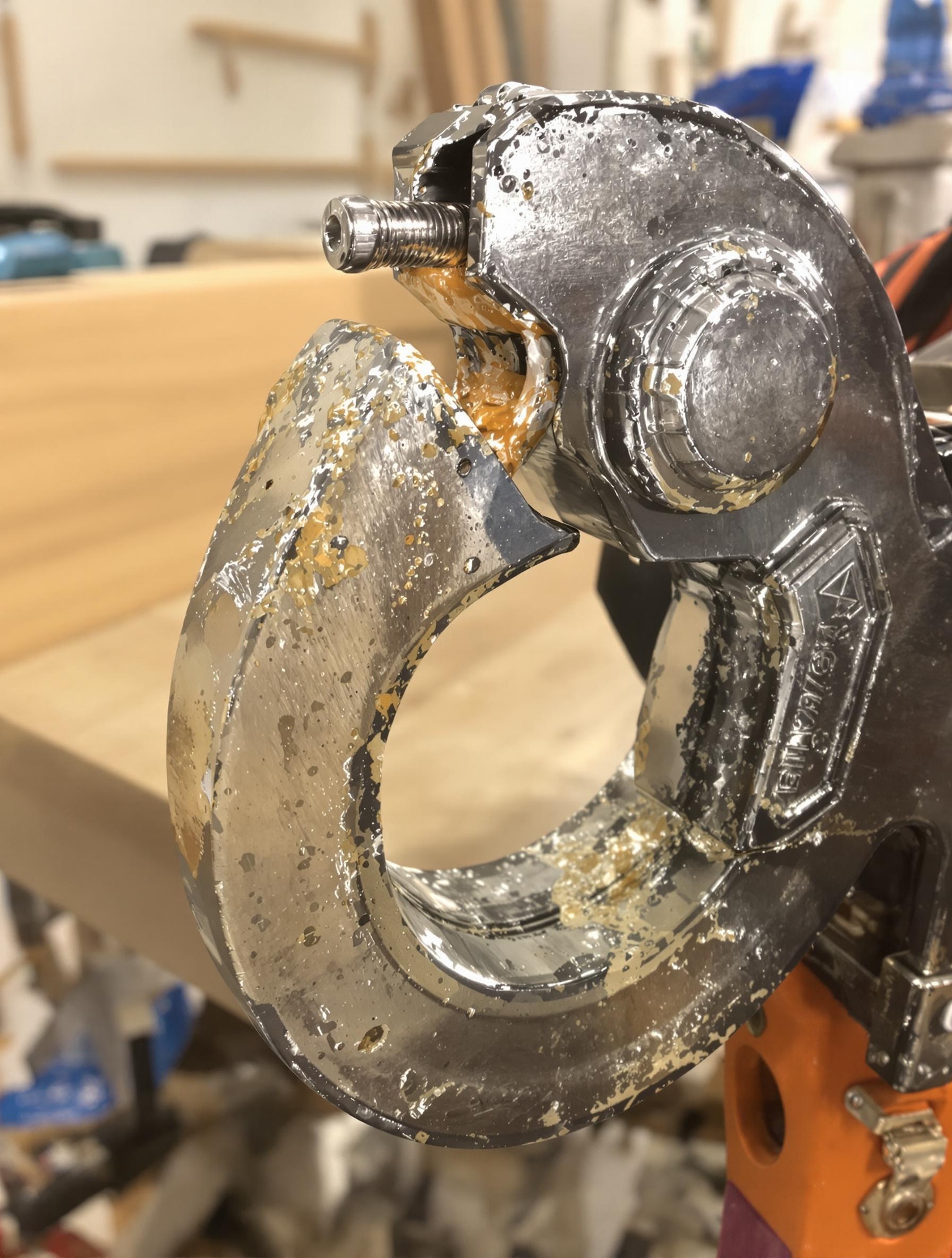 Serre-joint acier après nettoyage et lubrification
